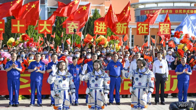 China astronauts return from Tiangong space station