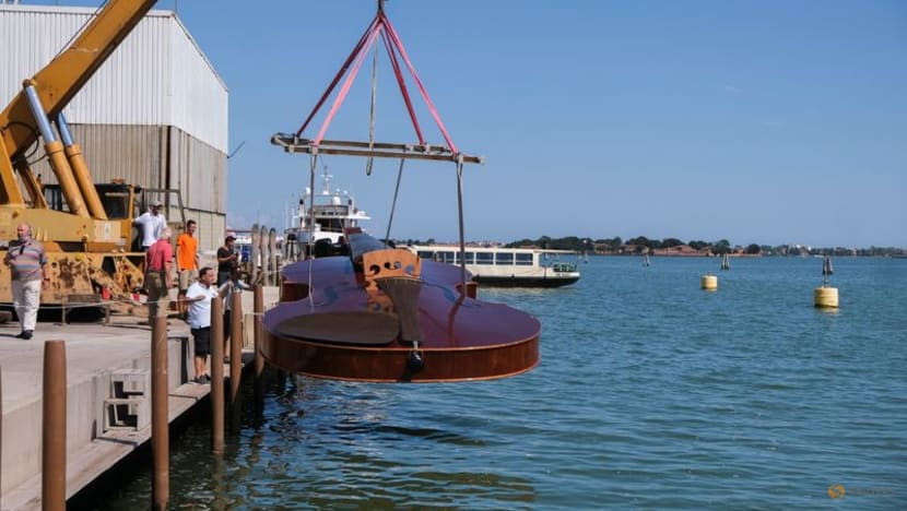 In Italy, floating fiddle makes test voyage In Italy, floating fiddle makes test voyage