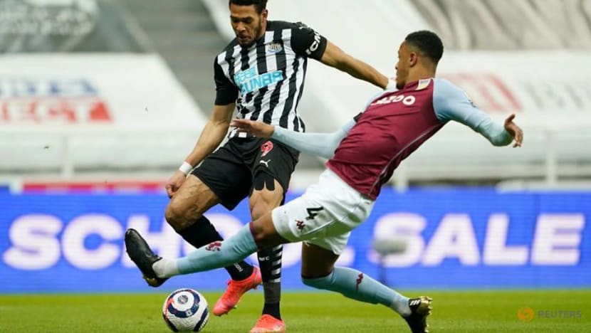 Football: Lascelles rescues Newcastle with late equaliser against Villa Football: Lascelles rescues Newcastle with late equaliser against Villa