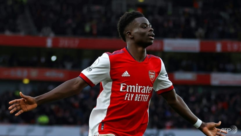 Smith-Rowe and Saka goals keep Arsenal in top four hunt