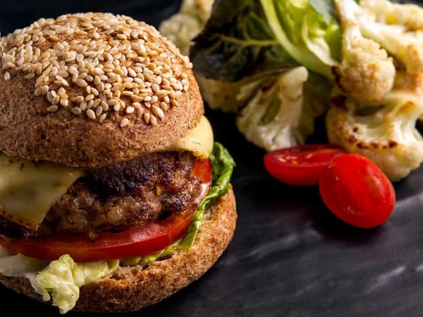 This Ketogenic Burger Contains Just 2.9 Grams Of Carbs In Its Fluffy