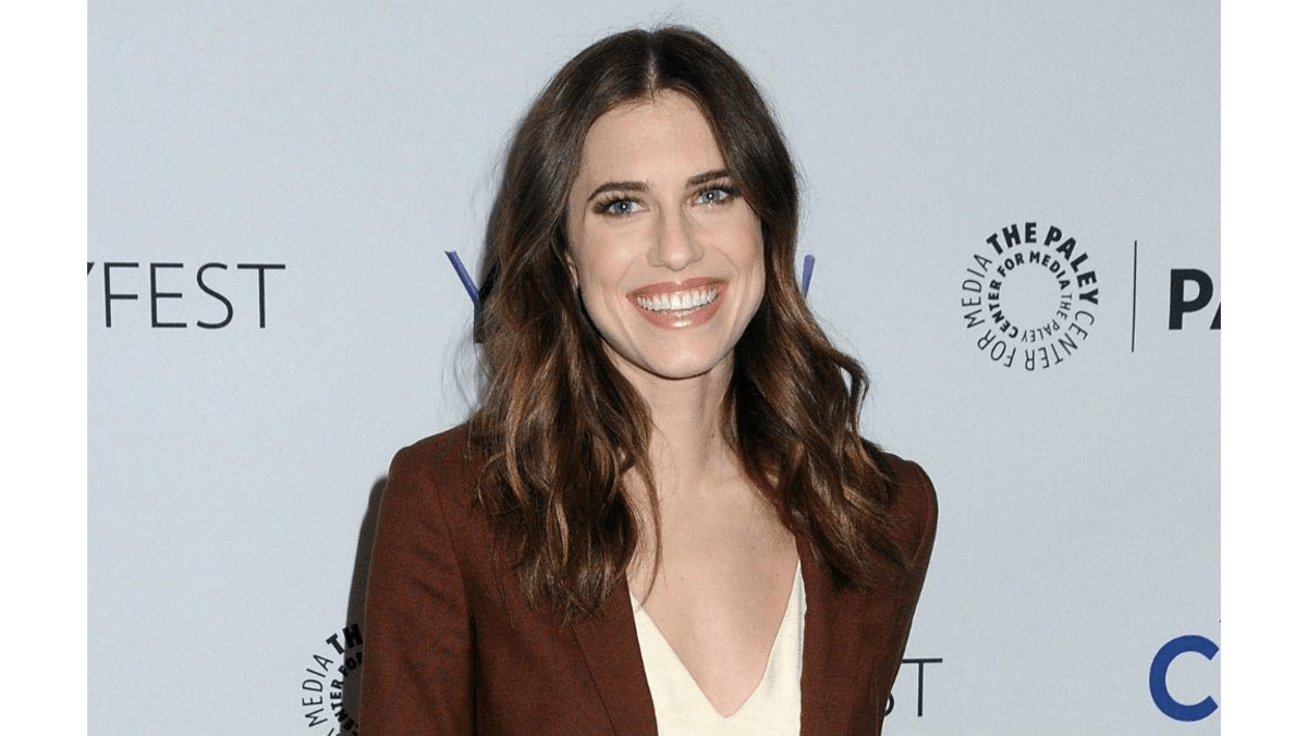 Allison Williams: Sex scenes are awkward for me - 8days