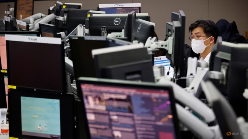 South Korea stocks fall as strong US jobs data triggers taper talks South Korea stocks fall as strong US jobs data triggers taper talks