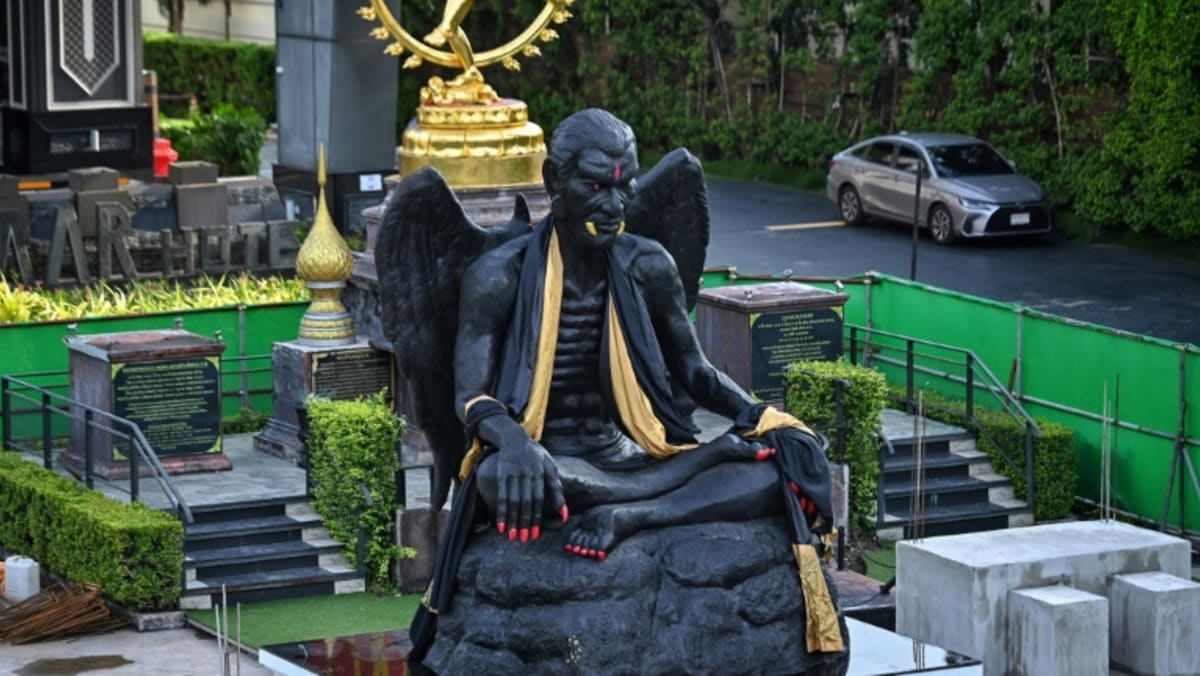 Giant gargoyle-like statue stirs controversy in Bangkok Giant gargoyle-like statue stirs controversy in Bangkok