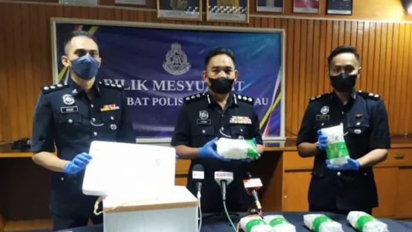 Polis M'sia rampas 6kg dadah disembunyi dalam bungkusan beras Polis M'sia rampas 6kg dadah disembunyi dalam bungkusan beras