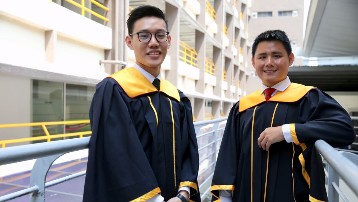Sp graduation gown cheap