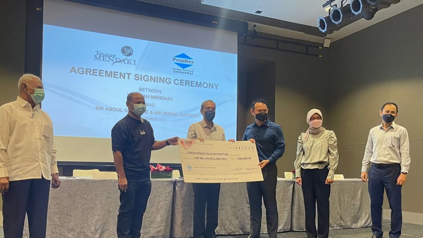 CEO PropNex Ismail Gafoor hulur derma S$1 juta kepada MENDAKI bantu 700 pelajar Melayu/Islam