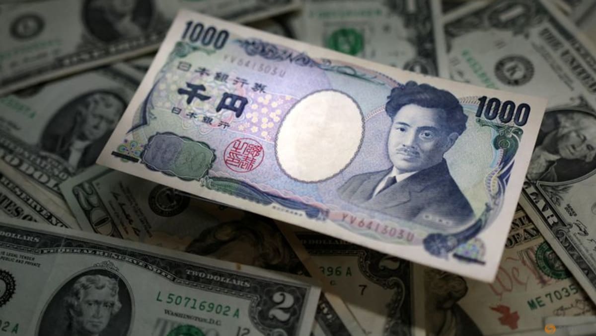Yen menguat setelah pertemuan darurat, dolar tetap melemah