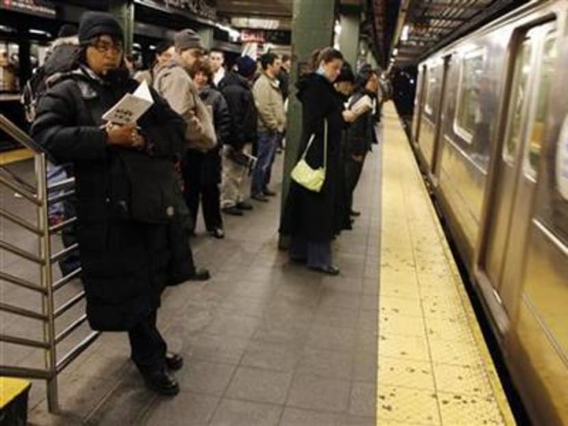 Commuters wait to board the New York City Subway in New York March 10, 2008. Photo: Reuters