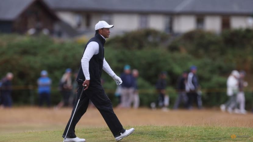 Young leads Open as Woods bids to salvage pride Young leads Open as Woods bids to salvage pride