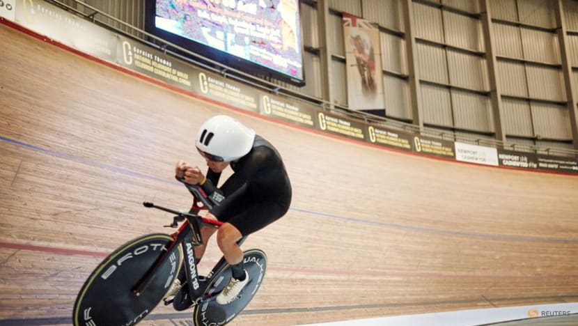 Britain's Lowden breaks women's Hour record Britain's Lowden breaks women's Hour record