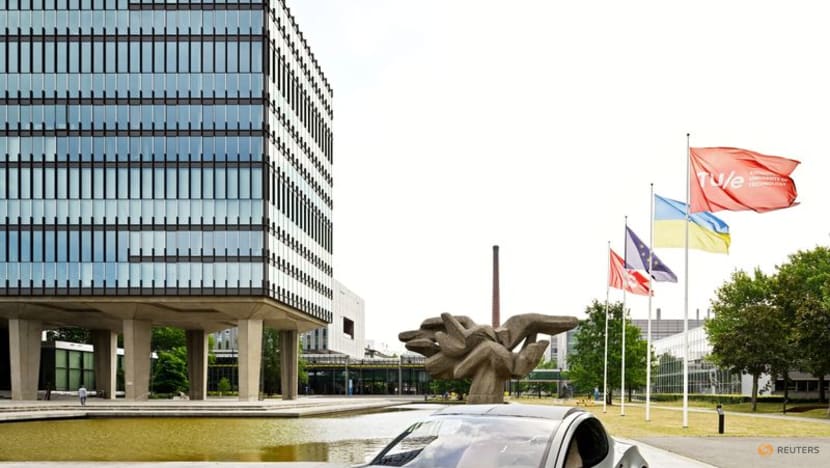 Dutch students devise carbon-eating electric vehicle Dutch students devise carbon-eating electric vehicle