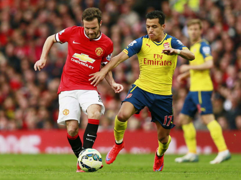 United (left) and Arsenal shared the spoils in their previous meeting in May. Photo: Reuters