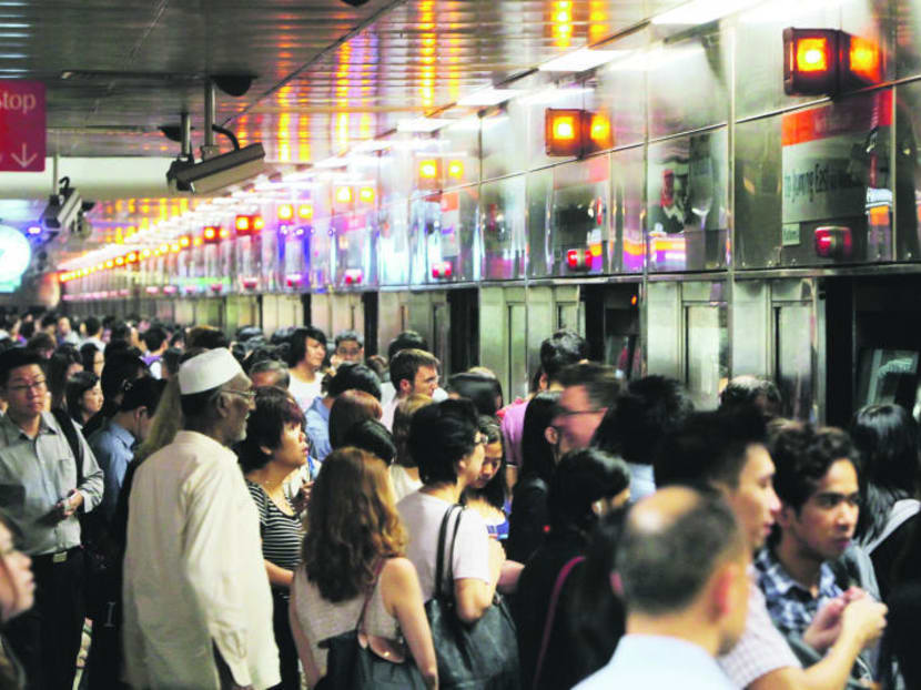 Rush hour crowd at Dhoby Ghaut MRT Station. Photo by Don Wong