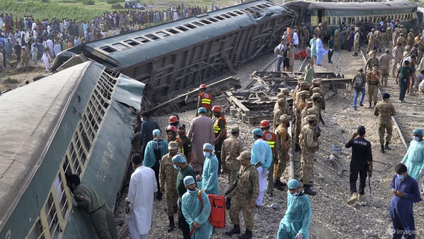 At least 28 killed after train derails in southern Pakistan