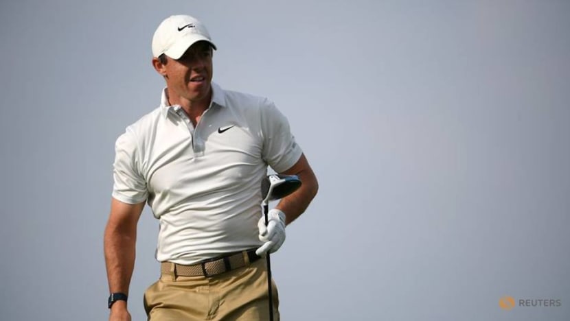 Golf: McIlroy would support ban on green-reading books Golf: McIlroy would support ban on green-reading books