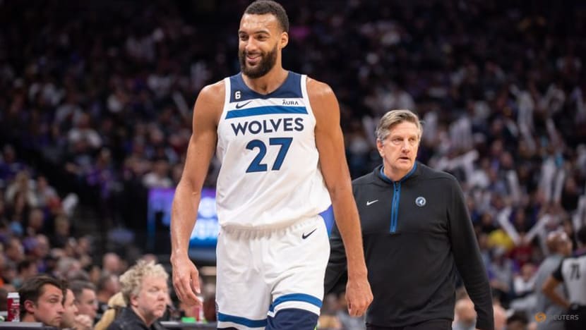 NBA roundup: 76ers snuff Bucks' 16-game winning streak NBA roundup: 76ers snuff Bucks' 16-game winning streak