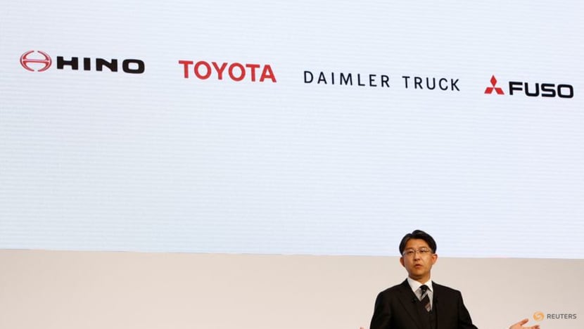 Toyota, Daimler in deal to combine Japan truck operations