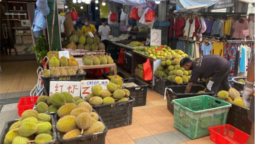 Harga durian jatuh dek hasil tanaman luar biasa banyaknya di M'sia