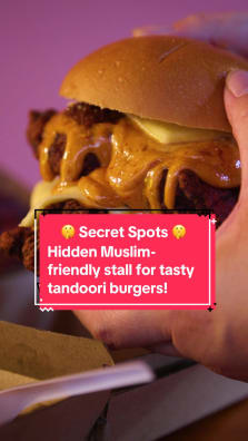 The juiciest chicken tandoori burgers you can find + loaded masala fries & chai slushies 💯 Secret Spots is our new series on hidden, underrated and in-the-know foodie gems in SG. #8dayseat #tandoorichicken #masalafries #burger #fastfood #mahmudstandoor #hiddengems #muslimowned #muslimfriendly 