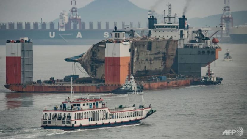 South Korea awards ferry sinking survivors compensation South Korea awards ferry sinking survivors compensation