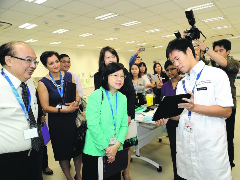 Mrs Tan Ching Yee touring the Family Medicine Academy at Bukit Batok Polyclinic. Photo: National Healthcare Group Polyclinics
