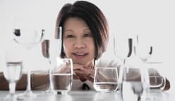 Membedakan rasa air mineral bersama 'water sommelier', ahli pencicip air bersertifikasi