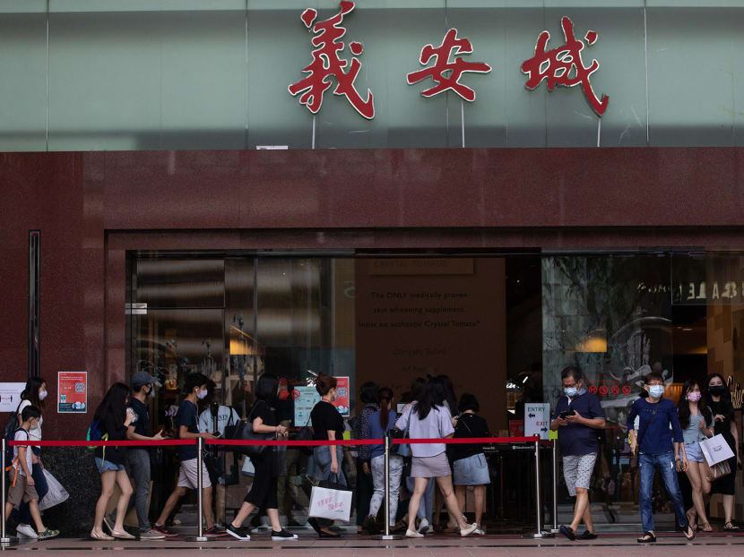 Black Friday sale on Orchard Rd: Shoppers better at grabbing deals than keeping safe distance
