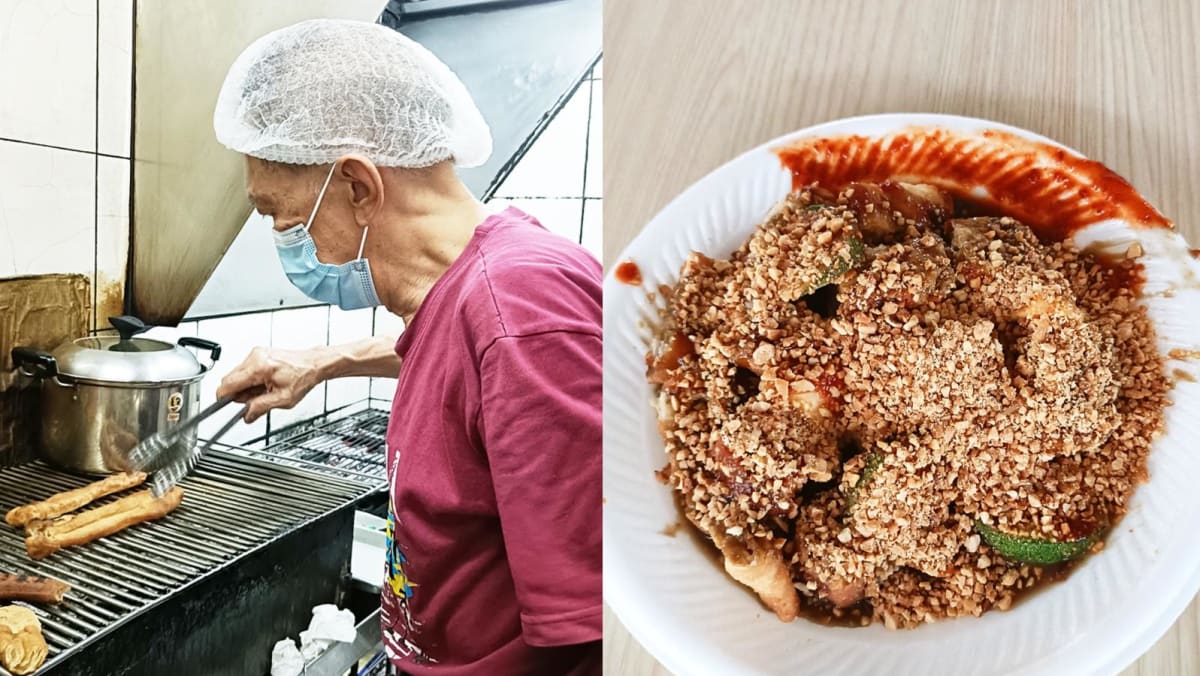 This Bukit Merah hawker sells S charcoal-grilled stuffed tau pok, hasn’t changed prices for over 20 years