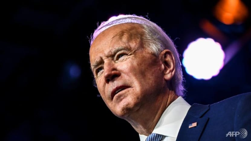 Biden fractures foot while playing with dog, to wear a boot