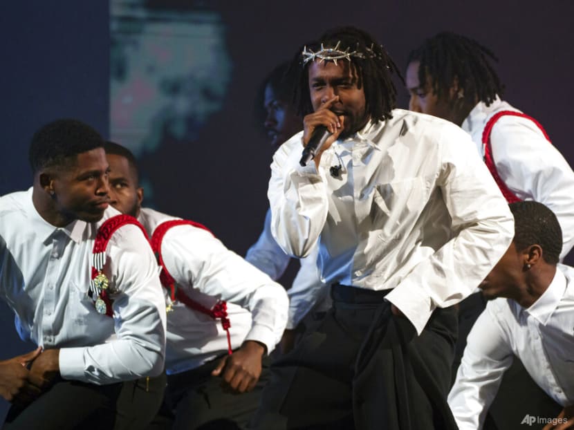 Rapper Kendrick Lamar closes Glastonbury with call for women's rights Rapper Kendrick Lamar closes Glastonbury with call for women's rights
