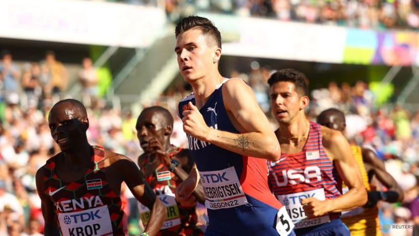 Dominant Ingebrigtsen wins world 5,000m gold Dominant Ingebrigtsen wins world 5,000m gold