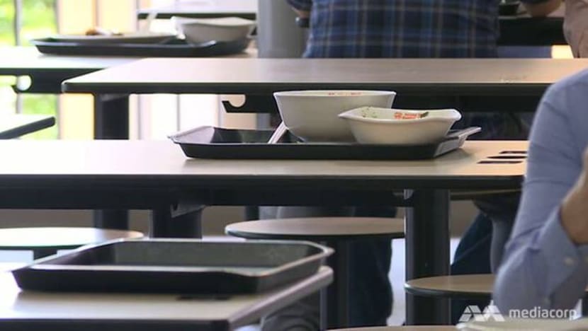 Pelanggan pusat penjaja yang tinggalkan pinggan-mangkuk kotor di meja boleh didenda mulai 1 Sep