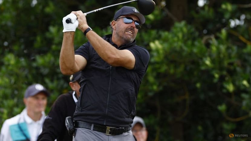 Mickelson, DeChambeau among early British Open starters Mickelson, DeChambeau among early British Open starters