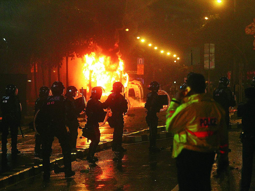 Riot in Little India on Dec 8, 2013. Photo: Ooi Boon Keong