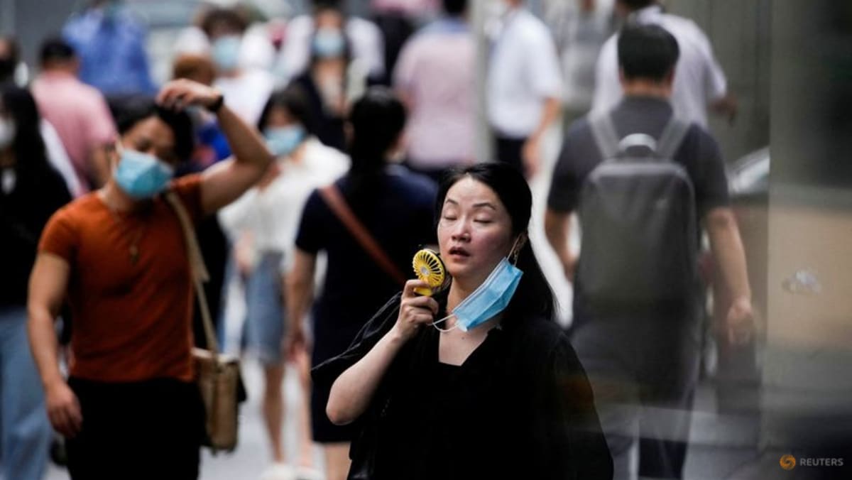 China swelters in high temperatures as heatwave continues