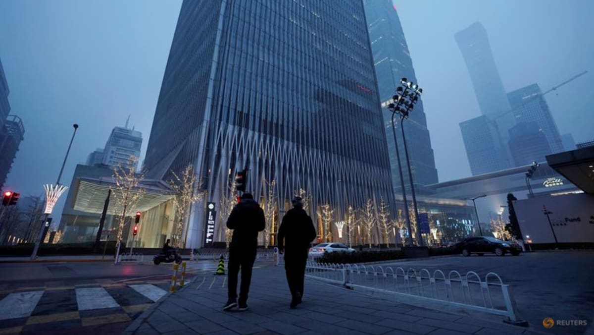 China’s smog-covered north on highest pollution alert as visibility drops China’s smog-covered north on highest pollution alert as visibility drops