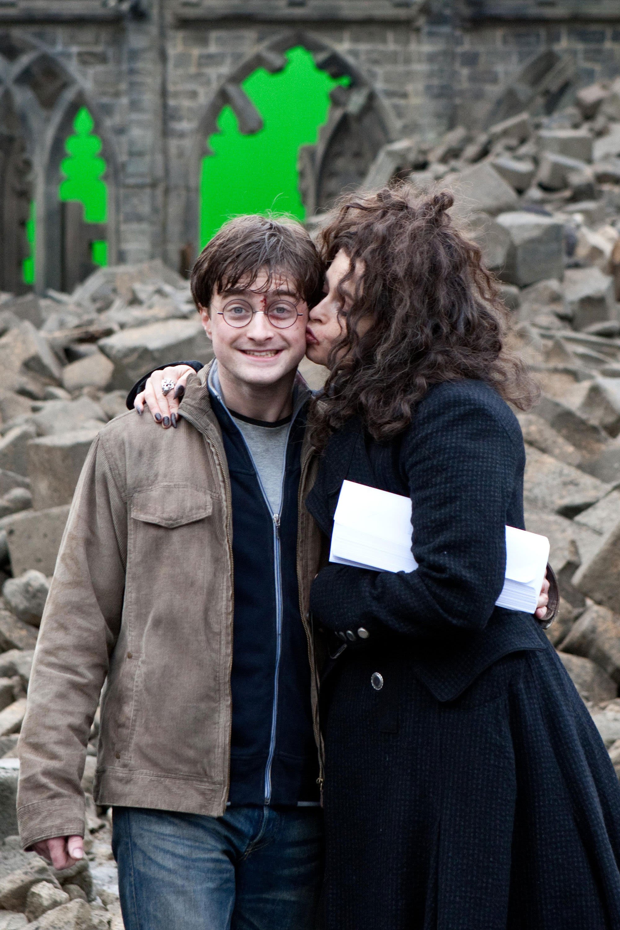 Daniel Radcliffe Had Secret Crush On Harry Potter Co-Star Helena Bonham Carter, Wrote Her A Love Letter After Filming Ended Daniel Radcliffe Had Secret Crush On Harry Potter Co-Star Helena Bonham Carter, Wrote Her A Love Letter After Filming Ended
