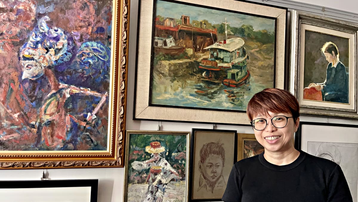 propelled-by-her-love-for-her-late-father-this-accountant-opened-an-art-gallery-for-his-1-000-paintings