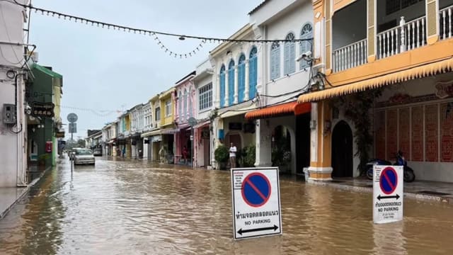 泰国普吉岛连夜暴雨 多区淹水
