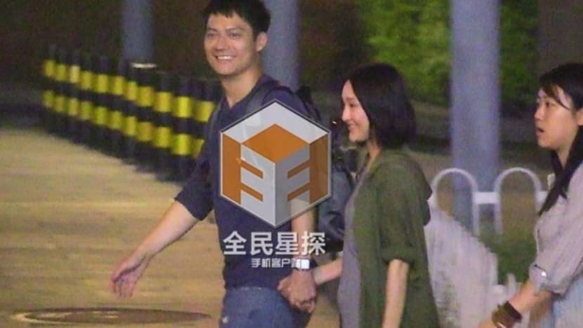 Zhou Xun spotted with a slight belly bulge
