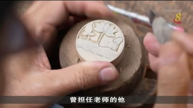 越南工匠坚守岗位 保存手工雕刻印章文化