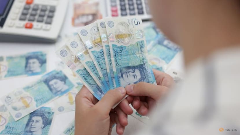 Plunging pound pauses as investors await policy response Plunging pound pauses as investors await policy response