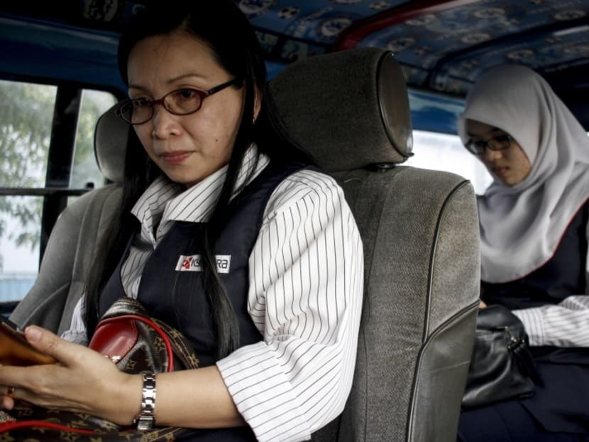 Hard work pays off better in Singapore, say Malaysian odd job workers Hard work pays off better in Singapore, say Malaysian odd job workers