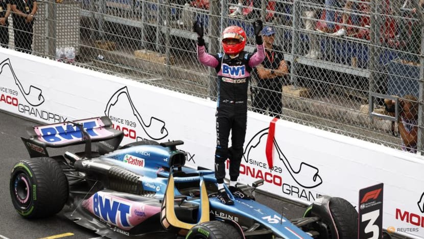 Clarkson delivers 1,000 beers by tractor to Alpine F1 team