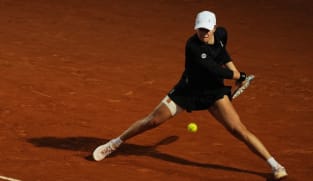Swiatek begins French Open defence with sights on successive titles