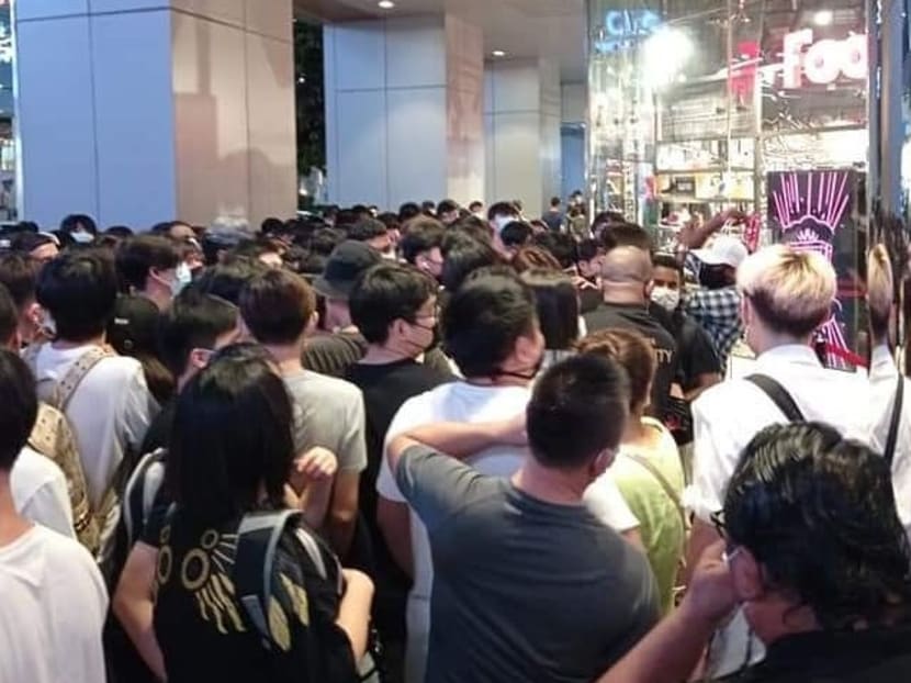 A photo on social media showing the crowds that had gathered outside the Foot Locker's outlet on Orchard Road on Dec 4, 2020.