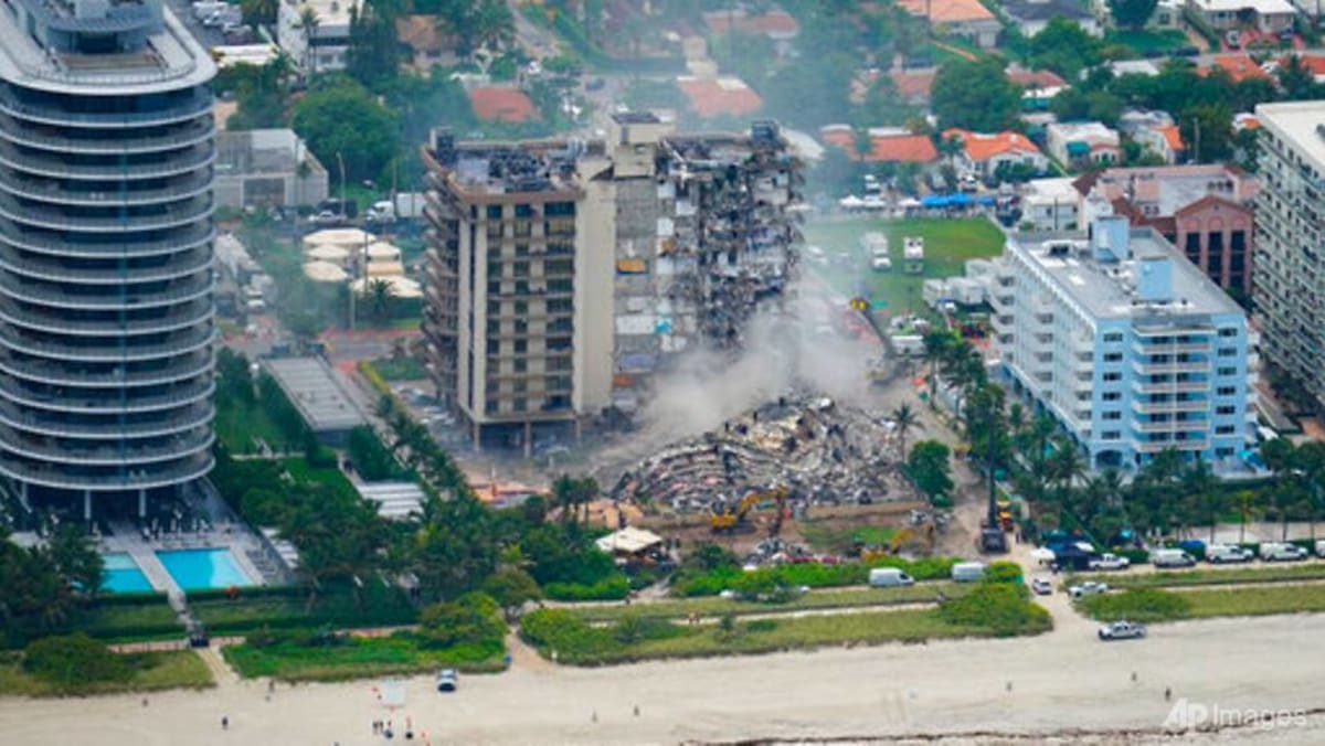 Tuntutan runtuhnya kondominium Florida mencari jawaban, menyalahkan