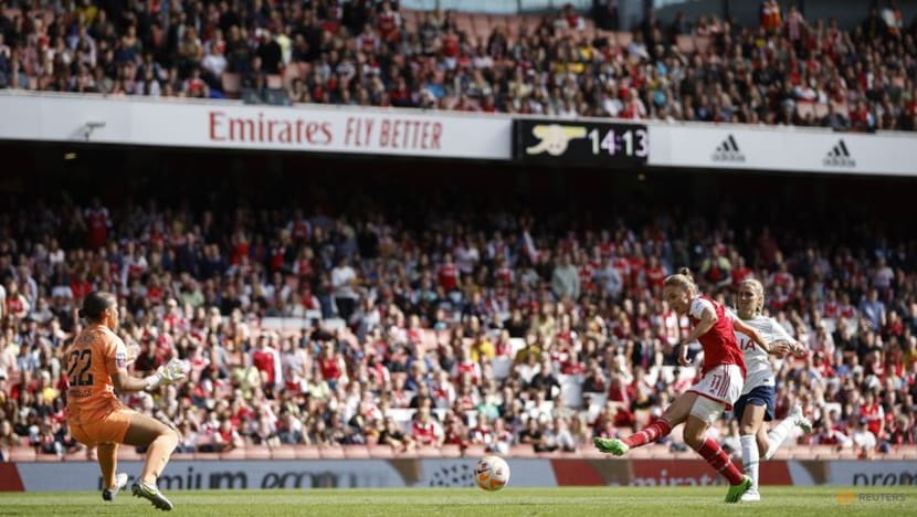 Record WSL crowd sees Arsenal cruise to 4-0 win over Spurs Record WSL crowd sees Arsenal cruise to 4-0 win over Spurs