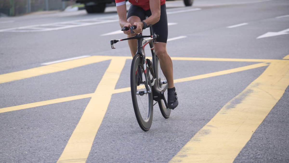 Transport workers union calls for more enforcement against errant cyclists in bus lanes CNA